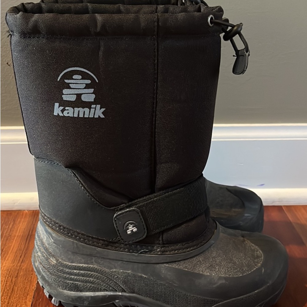 Kamik Black Snow Boots with Strap